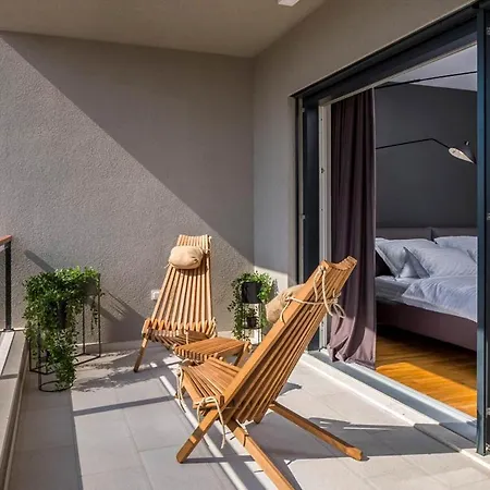 Sleeps 6 With Pool Air Con And Wifi Srima