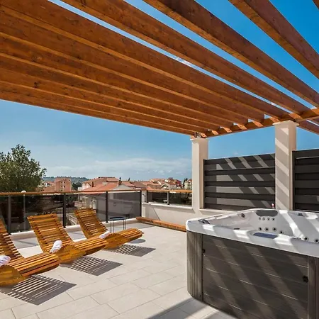 Sleeps 6 With Pool Air Con And Wifi Villa Srima