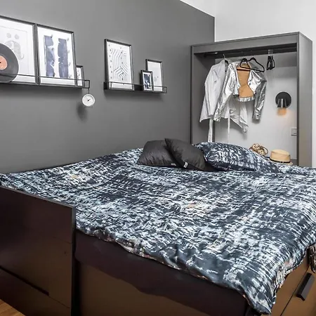 Sleeps 6 With Pool Air Con And Wifi *