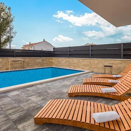 Sleeps 6 With Pool Air Con And Wifi Villa *