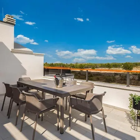 Villa Sleeps 6 With Pool Air Con And Wifi Srima